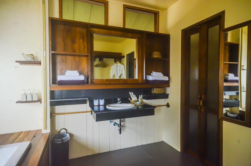 Hébergement de Luxe avec Baignoire Spa - Vue sur Mer